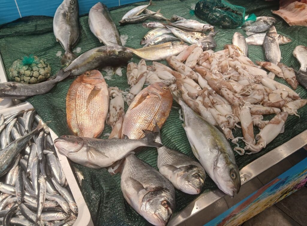 Pesce fresco a Messina: varietà di pescato locale e paranza alla Pescheria Morello