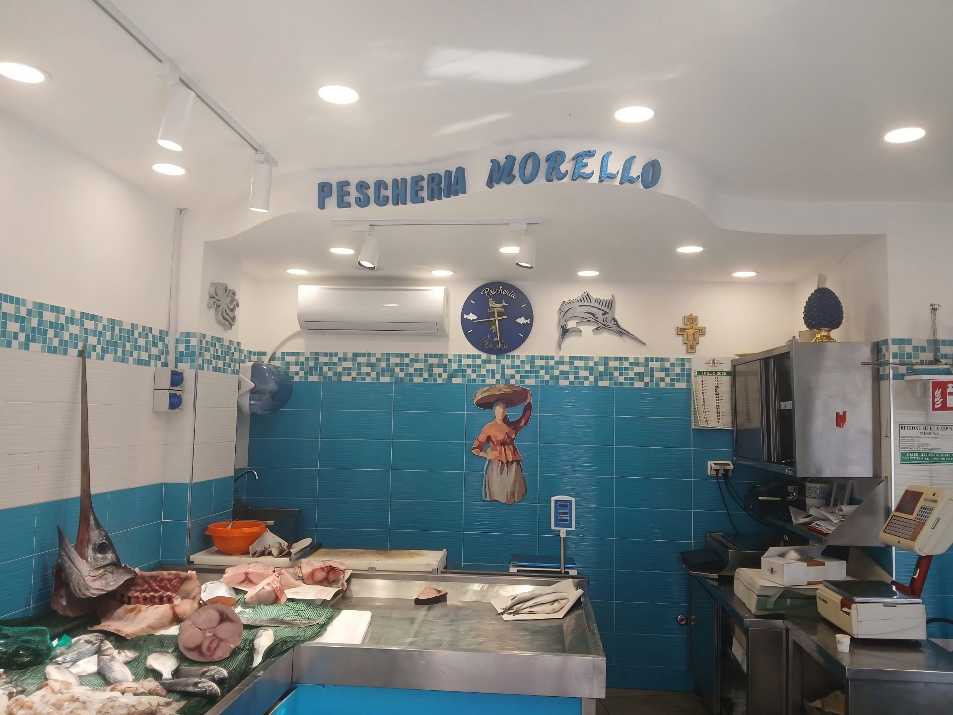 Interno della Pescheria Morello in Via Consolare Pompea a Messina